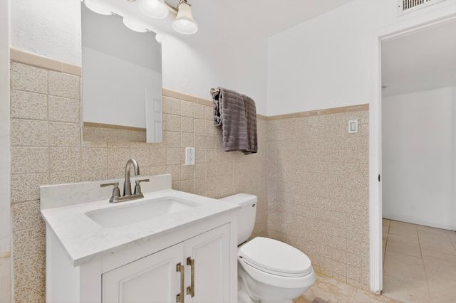 2705 Mountain Road NW, Albuquerque, NM 87104