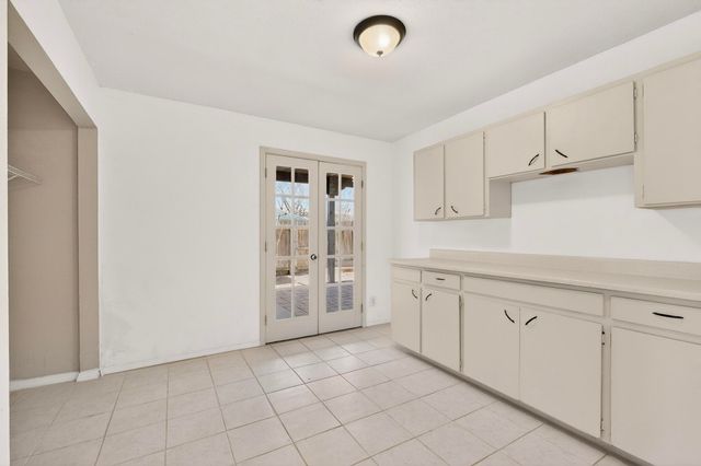 2705 Mountain Road NW, Albuquerque, NM 87104