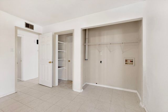 2705 Mountain Road NW, Albuquerque, NM 87104