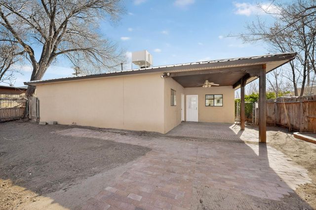 2705 Mountain Road NW, Albuquerque, NM 87104