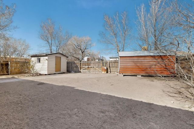 2705 Mountain Road NW, Albuquerque, NM 87104