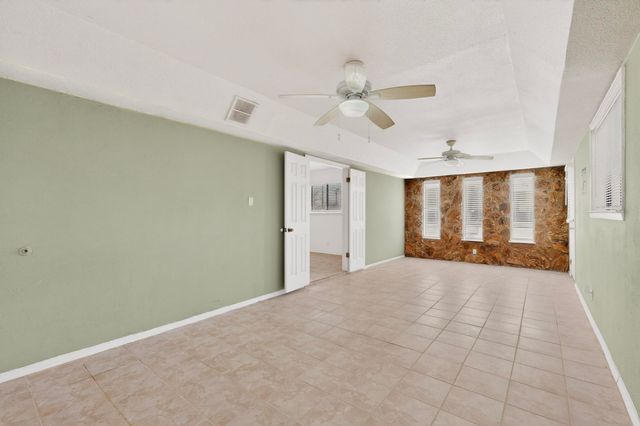 2705 Mountain Road NW, Albuquerque, NM 87104