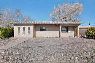 2705 Mountain Road NW, Albuquerque, NM 87104