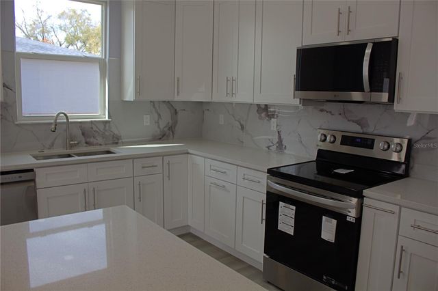 7222 WAYCROSS AVENUE, Tampa, FL 33619