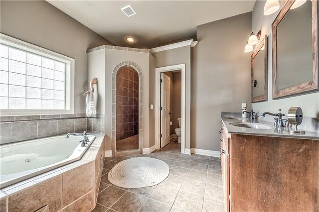 4941 Noland Road, Shawnee, KS 66216