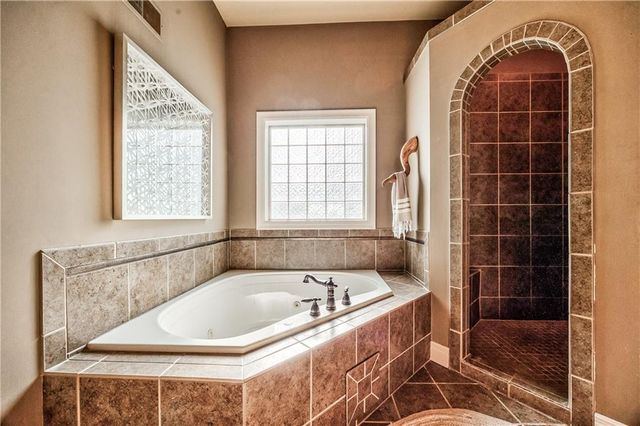 4941 Noland Road, Shawnee, KS 66216