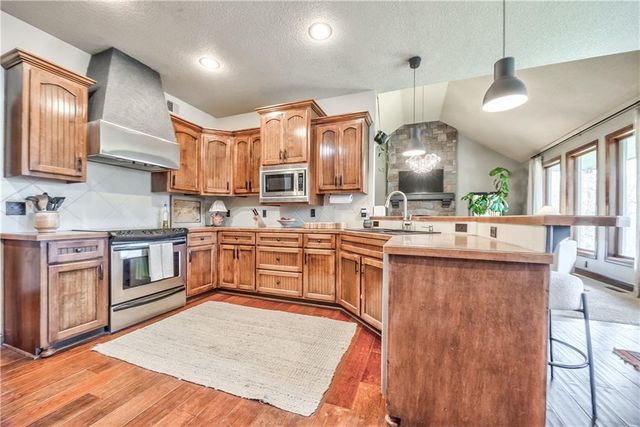 4941 Noland Road, Shawnee, KS 66216