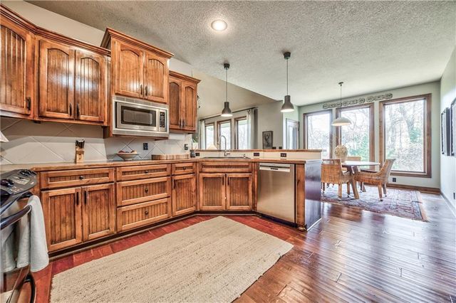 4941 Noland Road, Shawnee, KS 66216