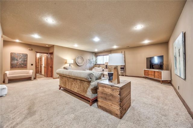 4941 Noland Road, Shawnee, KS 66216