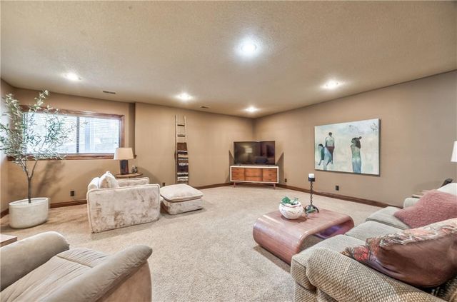 4941 Noland Road, Shawnee, KS 66216