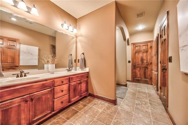 4941 Noland Road, Shawnee, KS 66216