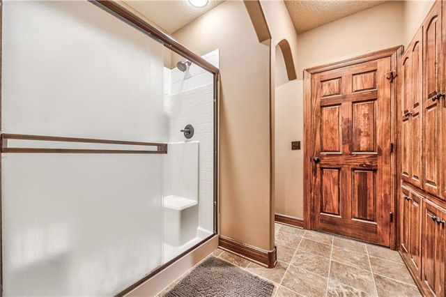 4941 Noland Road, Shawnee, KS 66216