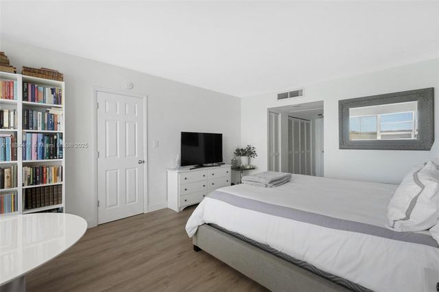 11111 Biscayne Blvd 14G-Studio, Miami, FL 33181