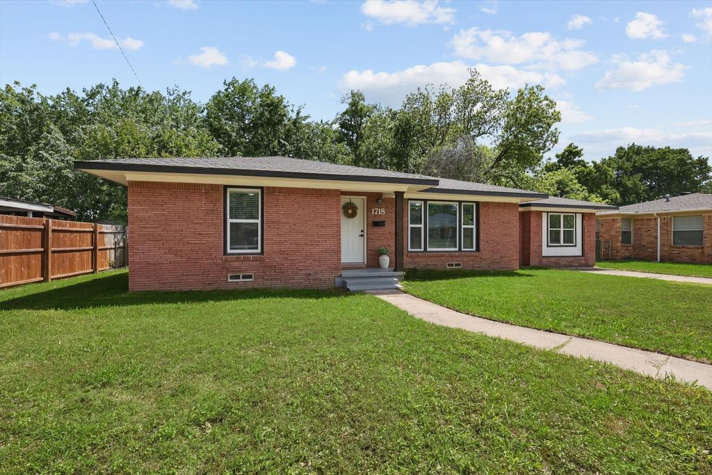 1718 Heather Road, Gainesville, TX 76240
