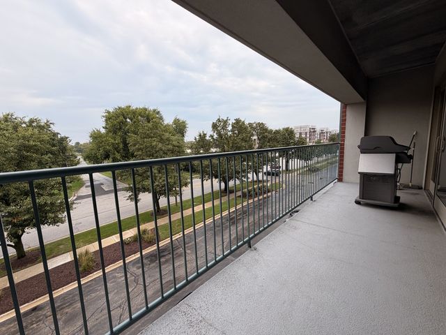 1111 Burlington Avenue 312, Lisle, IL 60532