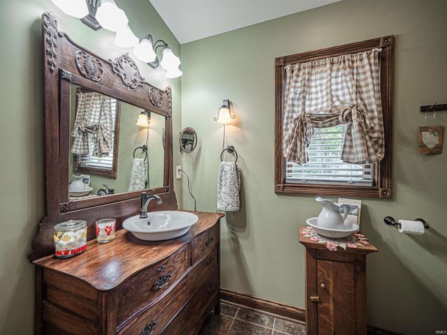 11501 Old State Road, Evansville, IN 47725