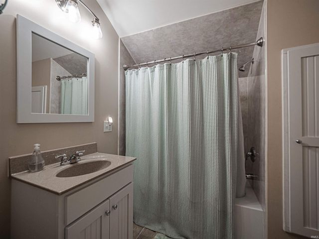11501 Old State Road, Evansville, IN 47725