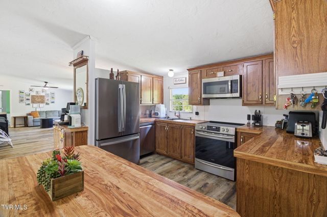 150 Carlton Ridge Lane, Greeneville, TN 37745