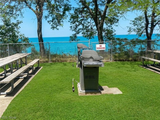 11820 Edgewater Drive 322, Lakewood, OH 44107