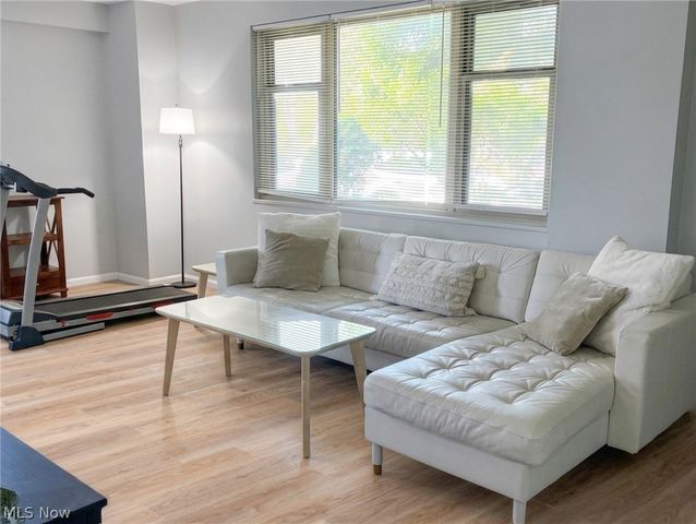 11820 Edgewater Drive 322, Lakewood, OH 44107