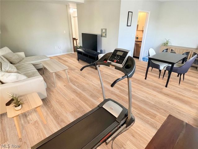 11820 Edgewater Drive 322, Lakewood, OH 44107