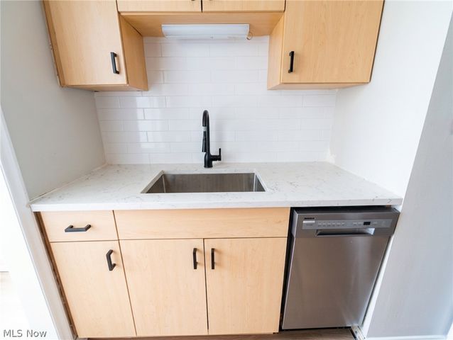 11820 Edgewater Drive 322, Lakewood, OH 44107