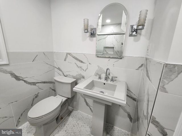 125 LAKEDALE DR, Lawrenceville, NJ 08648