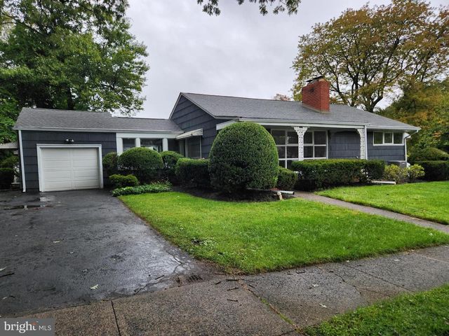 125 LAKEDALE DR, Lawrenceville, NJ 08648