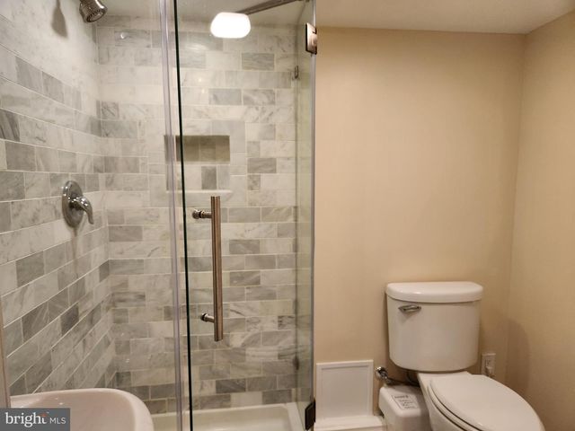 125 LAKEDALE DR, Lawrenceville, NJ 08648