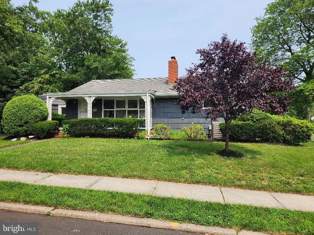125 LAKEDALE DR, Lawrenceville, NJ 08648