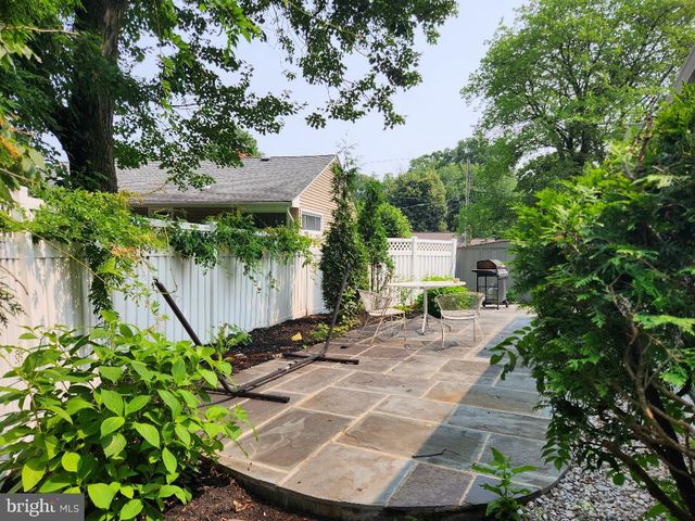 125 LAKEDALE DR, Lawrenceville, NJ 08648