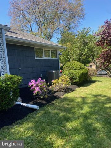 125 LAKEDALE DR, Lawrenceville, NJ 08648