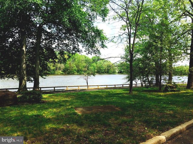 125 LAKEDALE DR, Lawrenceville, NJ 08648