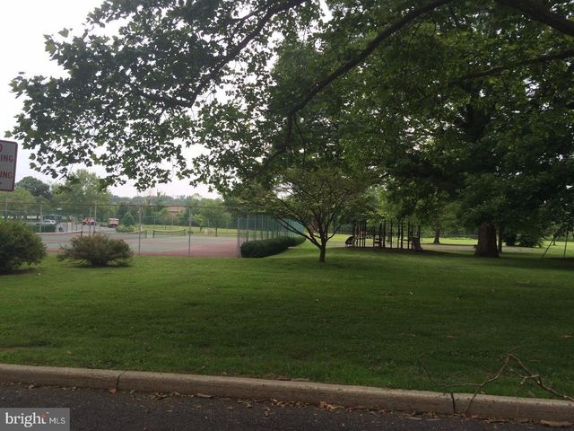 125 LAKEDALE DR, Lawrenceville, NJ 08648