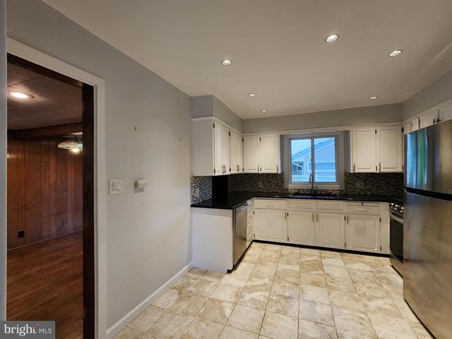 125 LAKEDALE DR, Lawrenceville, NJ 08648
