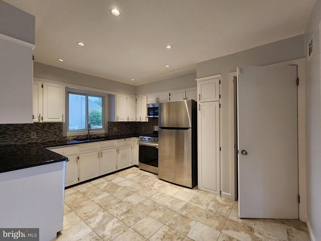 125 LAKEDALE DR, Lawrenceville, NJ 08648