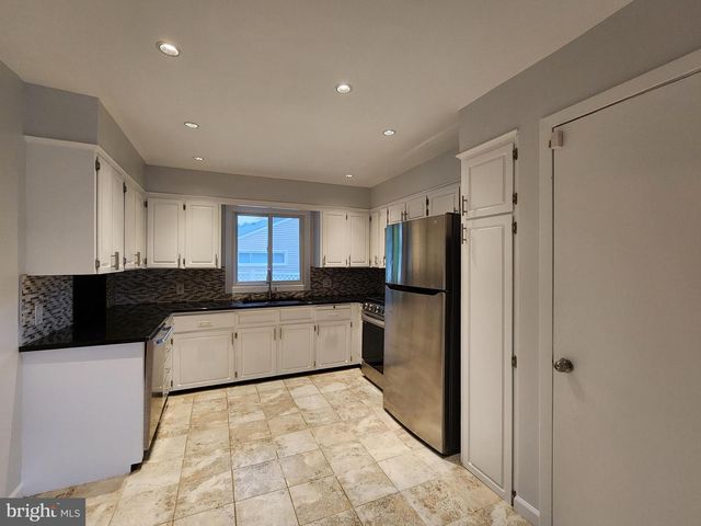 125 LAKEDALE DR, Lawrenceville, NJ 08648