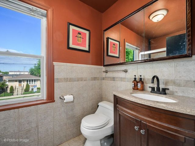 3400 N Narragansett Avenue, Chicago, IL 60634