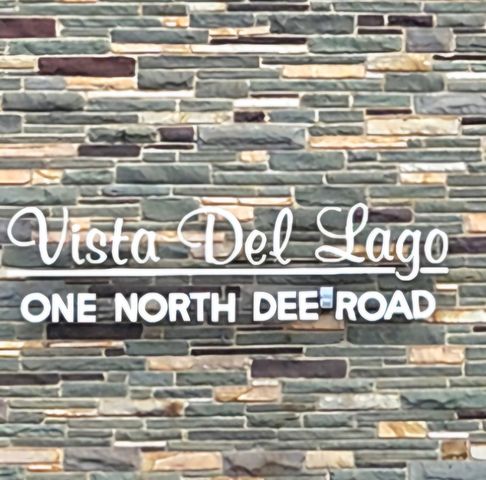 1 N Dee Road 3G, Park Ridge, IL 60068