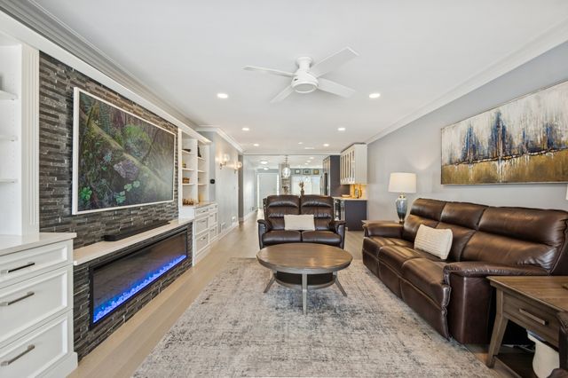 1 N Dee Road 3G, Park Ridge, IL 60068