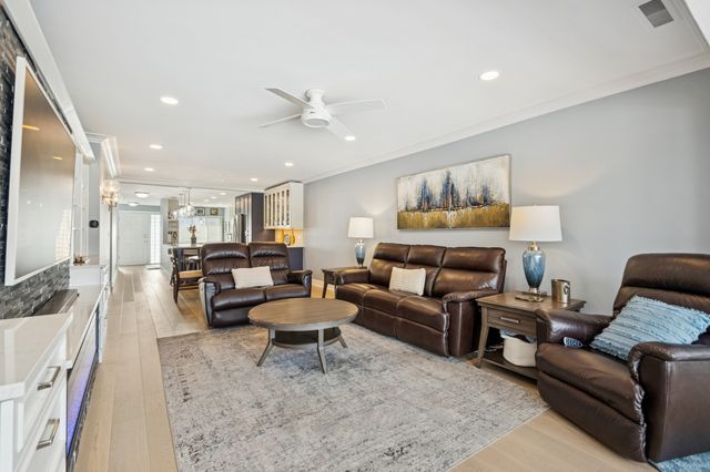 1 N Dee Road 3G, Park Ridge, IL 60068