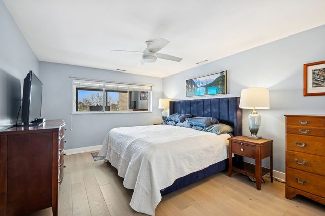 1 N Dee Road 3G, Park Ridge, IL 60068