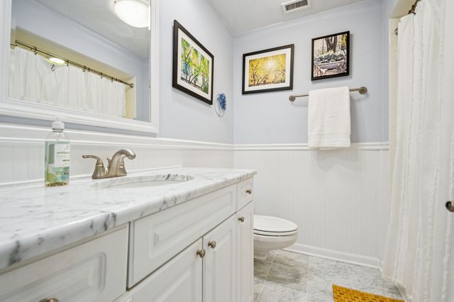 1 N Dee Road 3G, Park Ridge, IL 60068