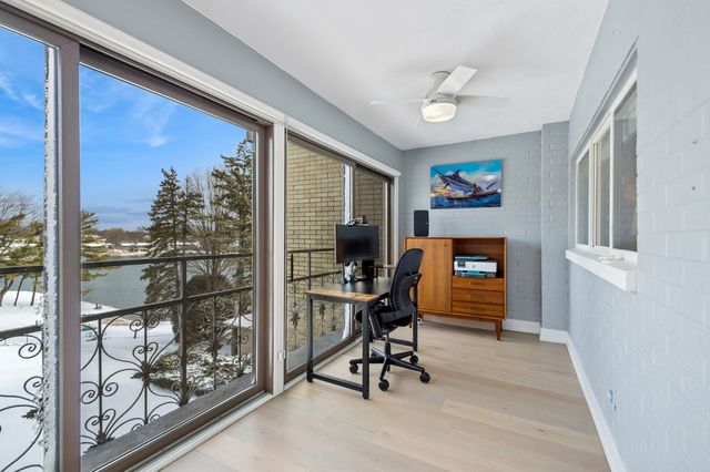 1 N Dee Road 3G, Park Ridge, IL 60068