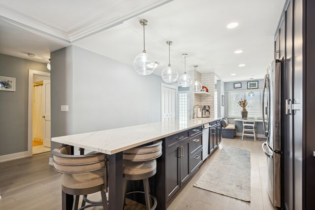 1 N Dee Road 3G, Park Ridge, IL 60068