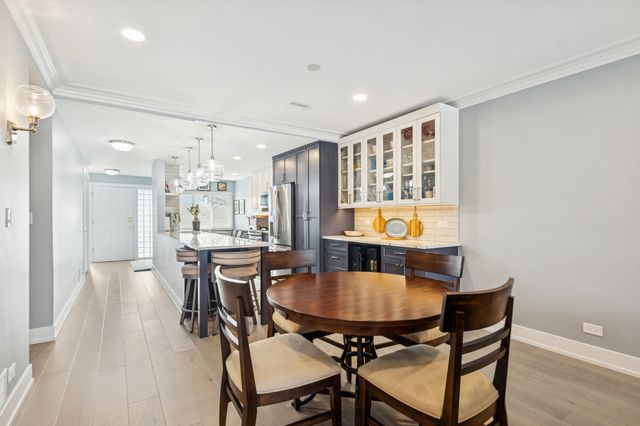 1 N Dee Road 3G, Park Ridge, IL 60068