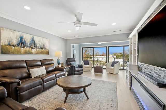 1 N Dee Road 3G, Park Ridge, IL 60068