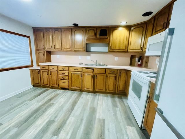 242 Kenneth Street, Jackson, MI 49201