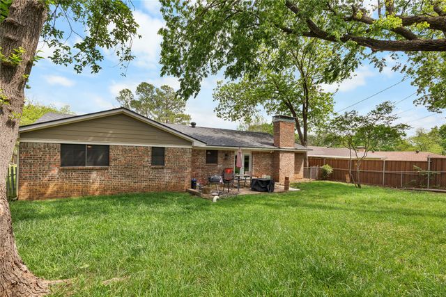 613 Edwards Drive, Denison, TX 75020