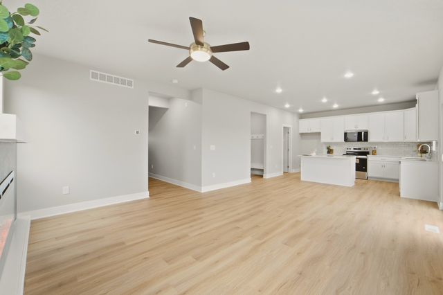 1464 S 91st Street, West Des Moines, IA 50266